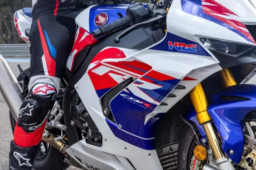 352069_22YM_HONDA_CBR1000RR-R_FIREBLADE_SP_30TH_ANNIVERSARY.jpg