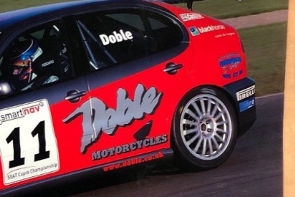 Mike Doble, Seat Cupra Cup at Donnington Park through Coppice, 2005.