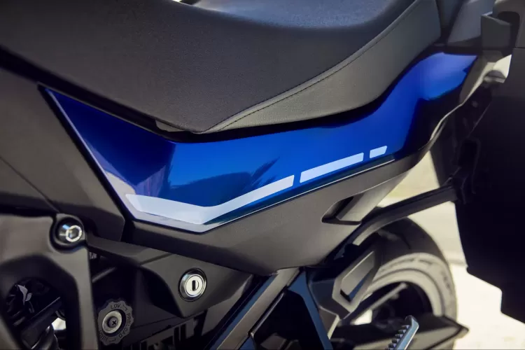489991 25ym Honda Nt1100