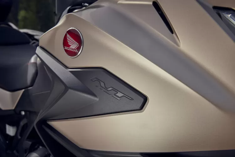 489930 25ym Honda Nt1100