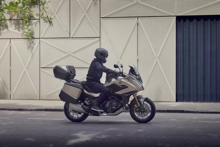 489840 25ym Honda Nt1100