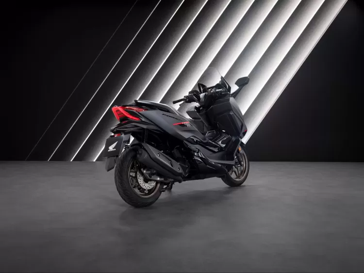 493137 25ym Honda Forza 125