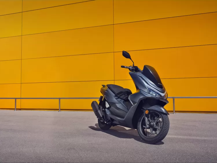 504693 25ym Honda Pcx125