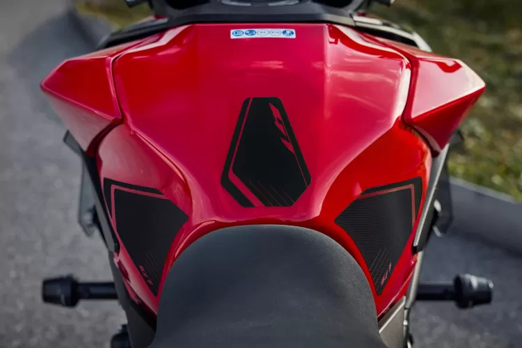 555742 26ym Honda Cb1000gt