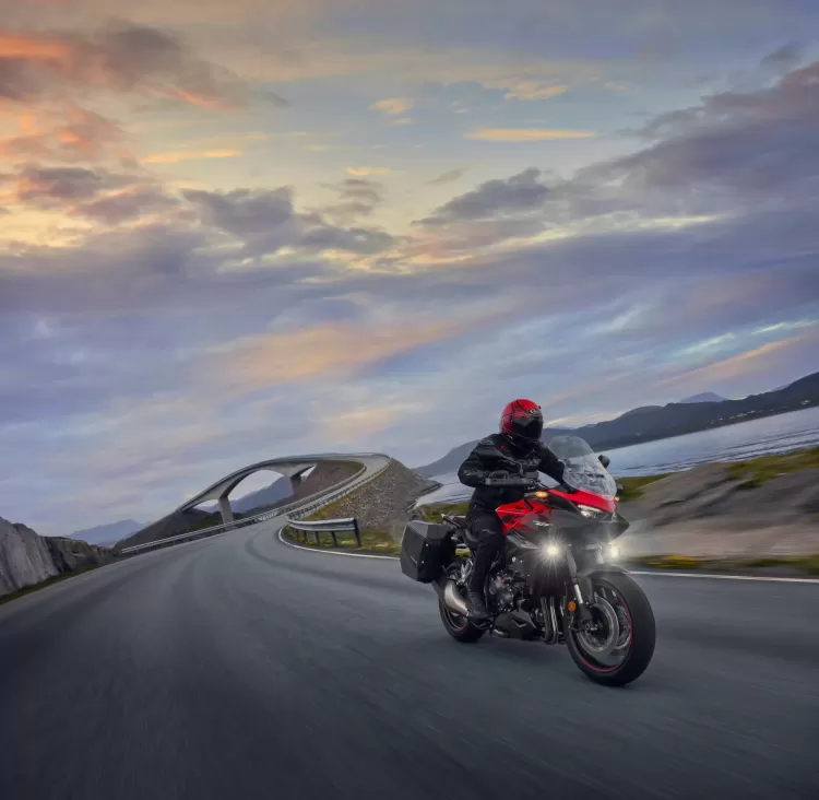 555757 26ym Honda Cb1000gt