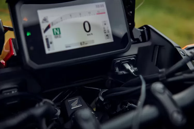 555731 26ym Honda Cb1000gt