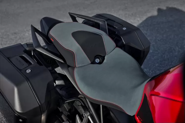 555745 26ym Honda Cb1000gt