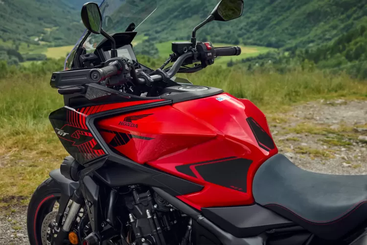 555737 26ym Honda Cb1000gt