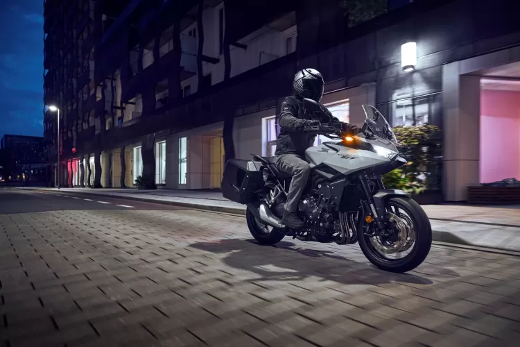 555776 26ym Honda Cb1000gt