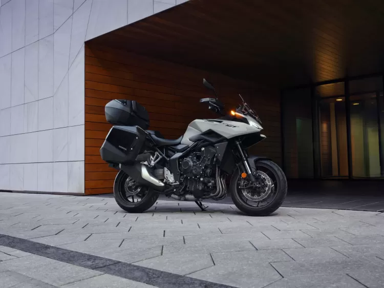 555787 26ym Honda Cb1000gt