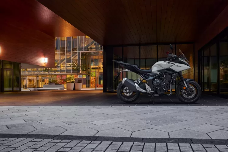 555786 26ym Honda Cb1000gt