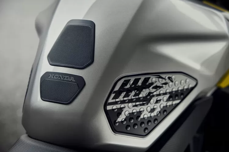 555963 26ym Honda Cb750 Hornet