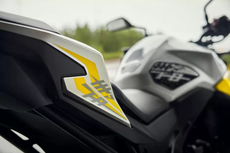 555964 26ym Honda Cb750 Hornet