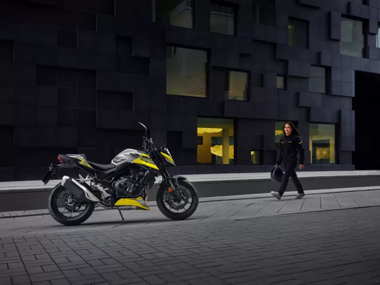 555973 26ym Honda Cb750 Hornet