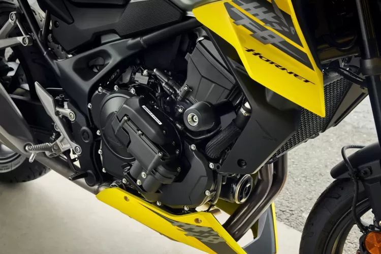 555960 26ym Honda Cb750 Hornet