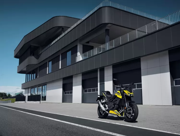 555975 26ym Honda Cb750 Hornet