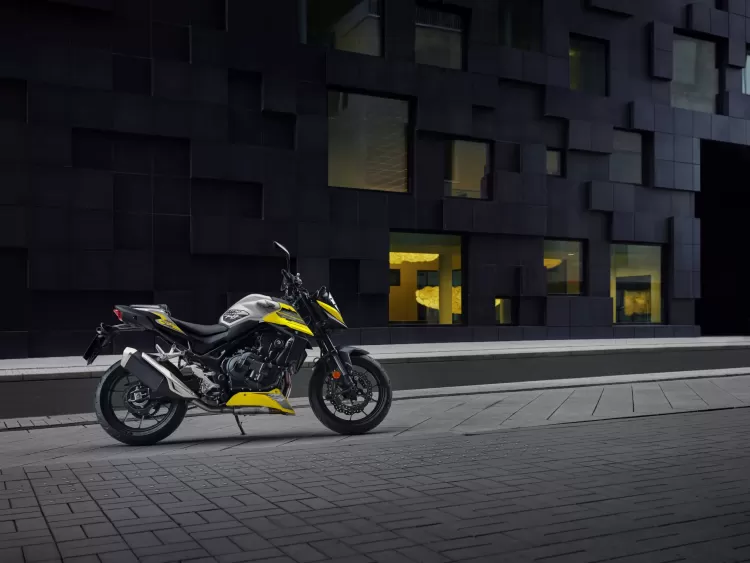 555972 26ym Honda Cb750 Hornet