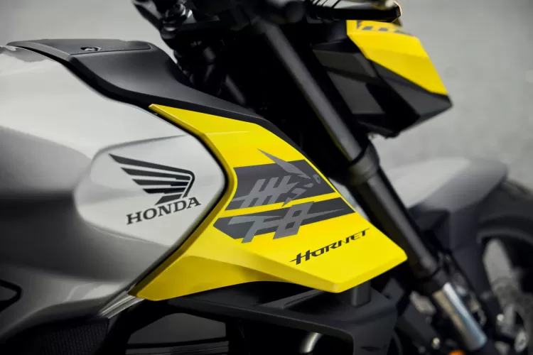 555962 26ym Honda Cb750 Hornet