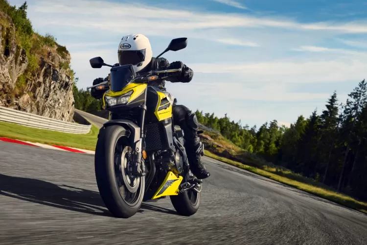 555957 26ym Honda Cb750 Hornet